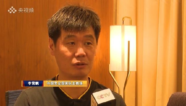 此次曝光的“颤栗”版定档海报演绎了一场诡异的镜子游戏